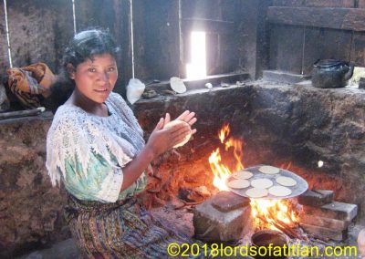 This woman is from Santa Cruz del Quiché, but here she is in finca Pampojilá, San Lucas Tolimán.
