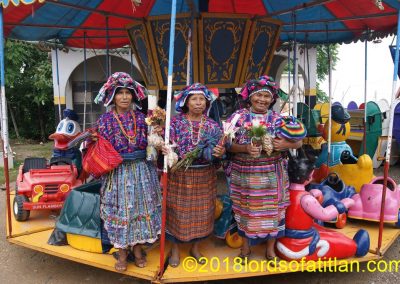 Although these women are from an aldea (small community) of San Pedro Chuarrancho, they are responsible for guarding Chuarranchós church. But aren't they good sports?