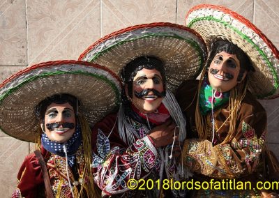 However, in addition to the Palito Volador, Joyabaj has many folkloric dances. Here, for example, is the Dance of the Mexicans.