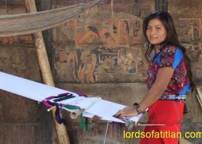However, the woman of El Triunfo still wear clothing made for a colder climate. For example, this weaver is from Santa María Nebáj.