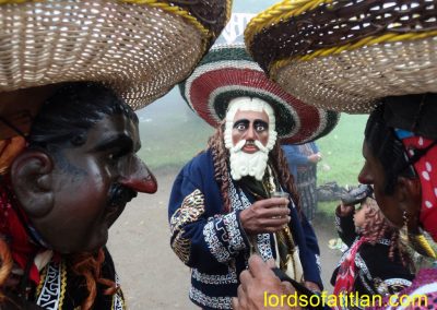 At the left a Mexican leers at the Maruca (María), while her husband, the Patrón (boss) looks suspiciously on. However, La Maruca just wants to have fun in the Fair of Monte Mercedes, September, 24th ( also celebrated September 8th).