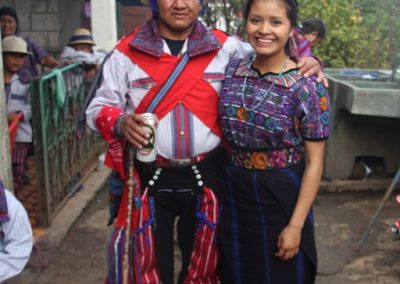 Flor Nacional Clara Fernanda Gomez con su primo Santiago, el campeón de la carrera de caballos, Todos Santos Cuchumatán, Huehuetenango