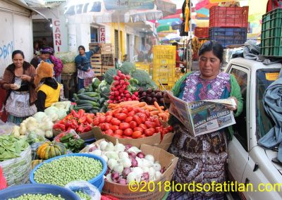 This vegetable vendor is from Chuicavioc, a part of El Llano del Pinal but a bit remote. Nevertheless, when her daughter Dora gave up her crown as indigenous queen there a few years ago, 111 fellow queens traveled the dirt road to be with her. This had never happened before, nor will it happen again.