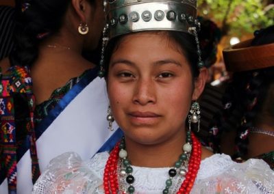 Glenda Chiti, Reina de Patzitá El Quiché y la Princesa de los cuatros puntos cardinales de Guatemala en la nivel nacional. Aquí ella está vestida en su taje cómo reina departamental, la Ixkik Uk´u´x kíche´