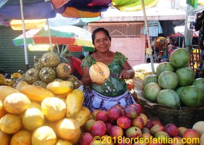 The daughter of this fruit saleswoman was also indigenous queen of her town,San Lorenzo Suchitepéquez.