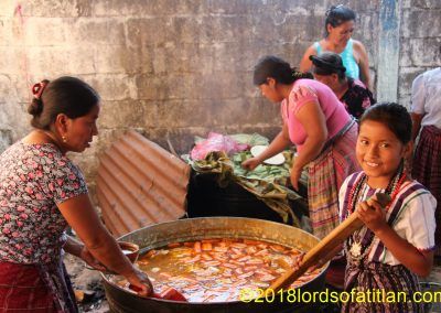 Reina Infantil de Santo Tomás la Unión, con cargo en la nivel nacional haciendo Chojín