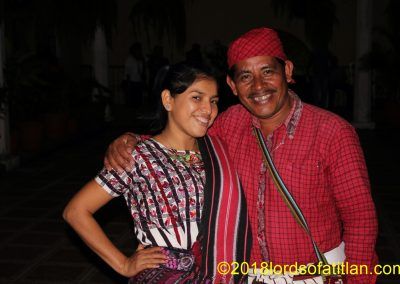 Ex-Reina de Chicacao con conductor en la elección departamental de Suchitepéquez en Mazatenango